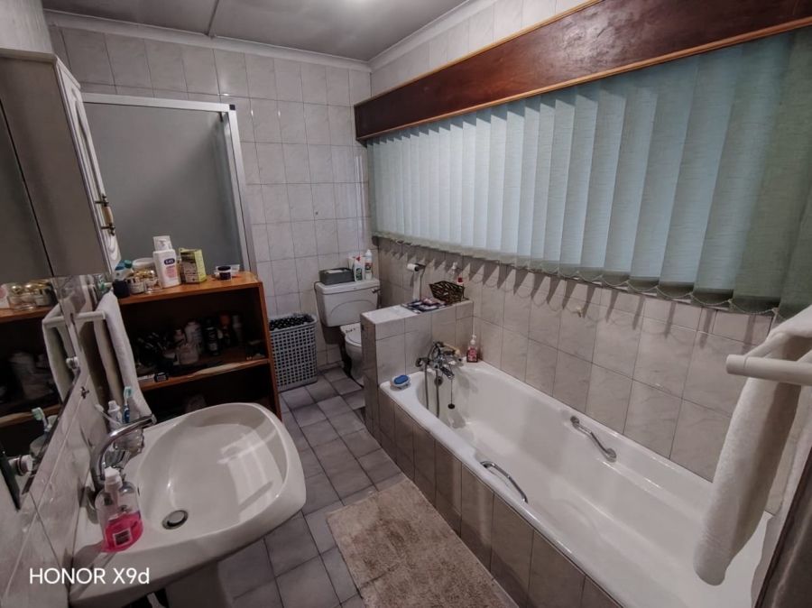 5 Bedroom Property for Sale in Heuwelsig Free State